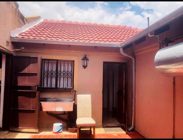 1 BEDROOM PROPERTY TO RENT IN ZONDI
